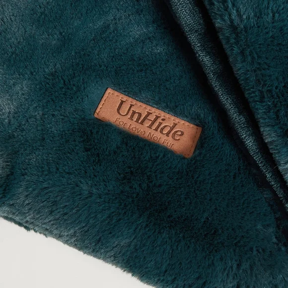 Luxurious Teal Plush Throw Blanket - Picture 4 of 4